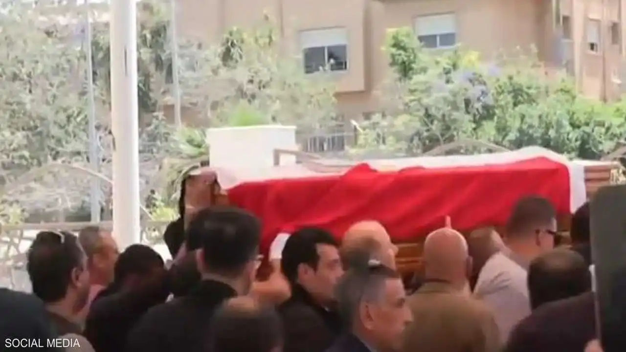 لحظات الوداع.. تفاصيل مؤثرة من مراسم جنازة الفنان هاني شاكر بالأمس